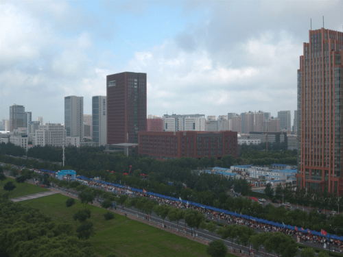 哈尔滨快滑马拉松_哈尔滨马拉松比赛_哈尔滨马拉松视频