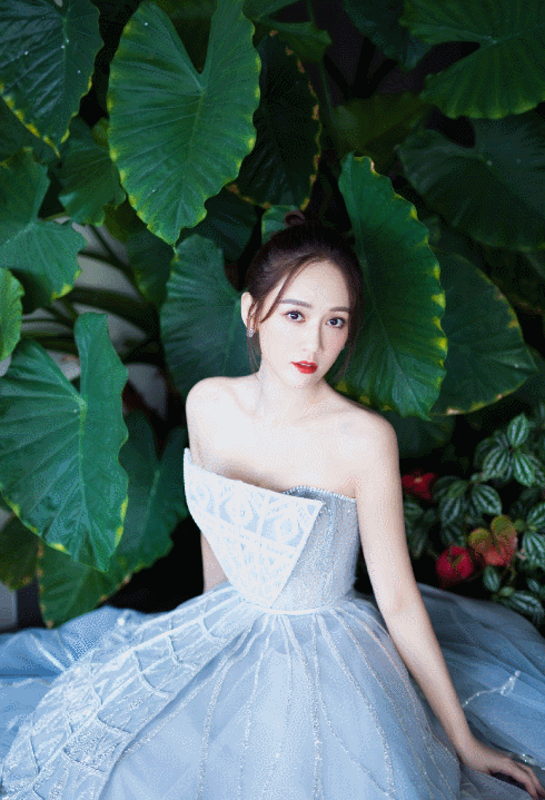 大妈吃醋扇健身房教练_健身房大妈打男私教_大妈掌掴健身房教练