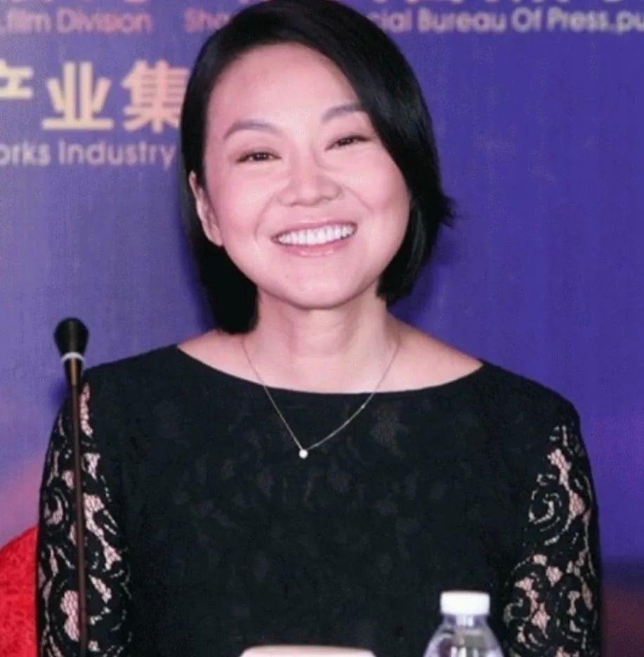 健身房大妈打男私教_大妈掌掴健身房教练_大妈吃醋扇健身房教练